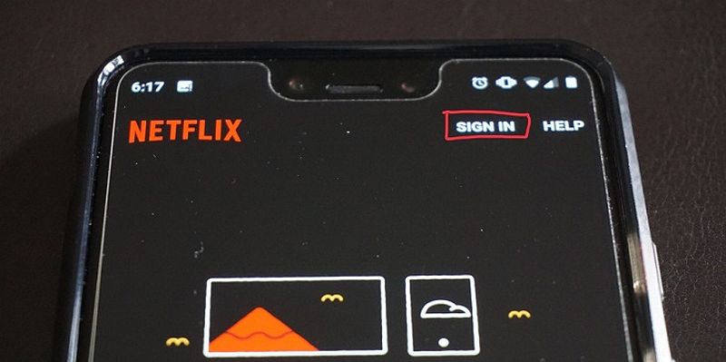 Mở ứng dụng Netflix trên điện thoại Android và chọn Sign In (đăng nhập) ở trên cùng bên phải.
